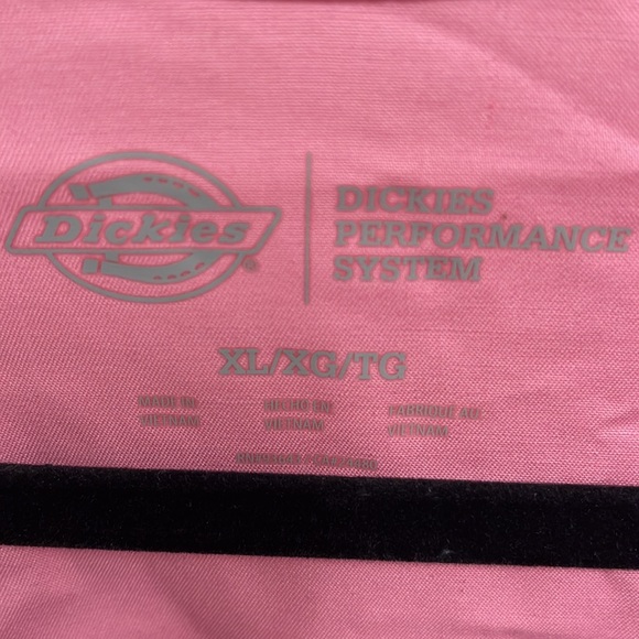 Dickies women’s XL pink and black scrub top. NWT - Picture 2 of 4